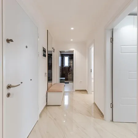 Apartment Mumba By Tirana