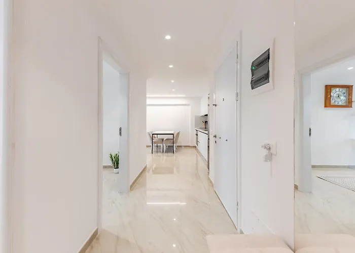 Mumba By Τίρανα